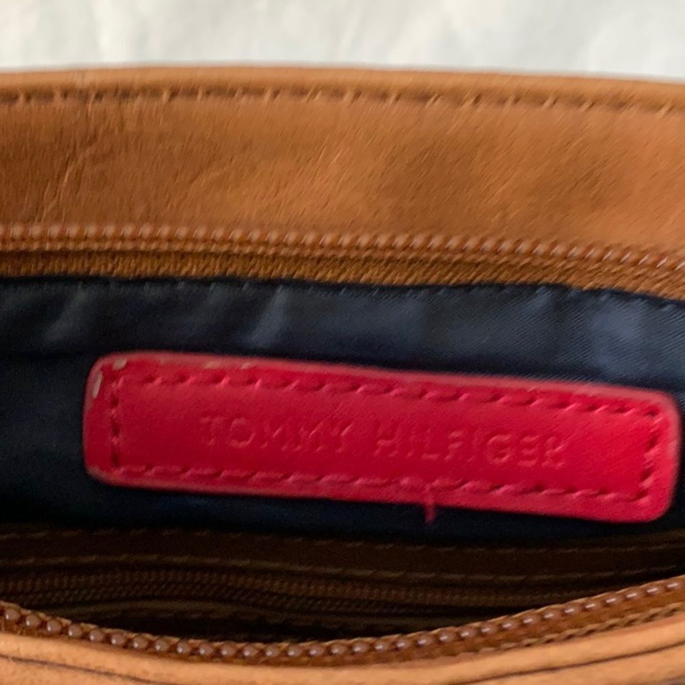 Tommy Hilfiger Crossbody Purse Preowned in Good Shape - Picture 3 of 5
